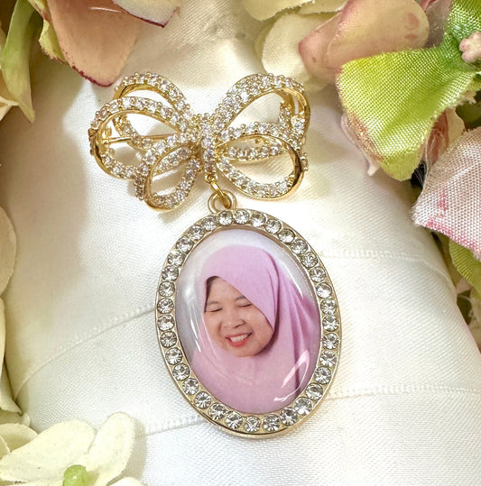 Gold wedding accessory for brides bouquet photo locket 