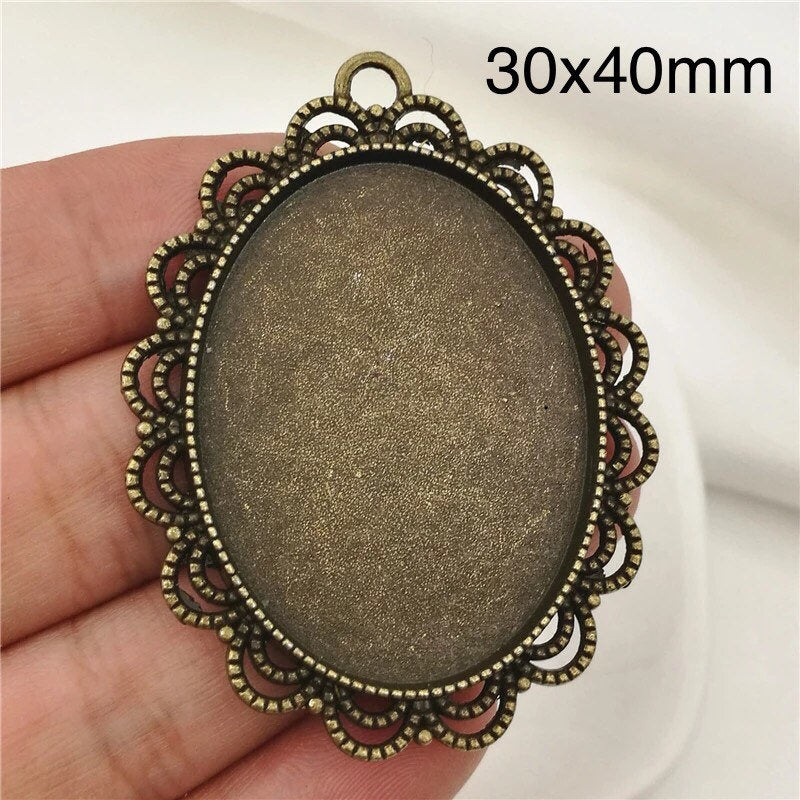 30x40mm Oval Vintage Lace Edged Pendant Blank - Perfect Pendants Plus